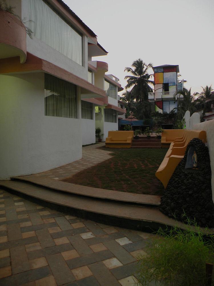 Tiara Camelot Calangute - Baga Hotel Exterior photo